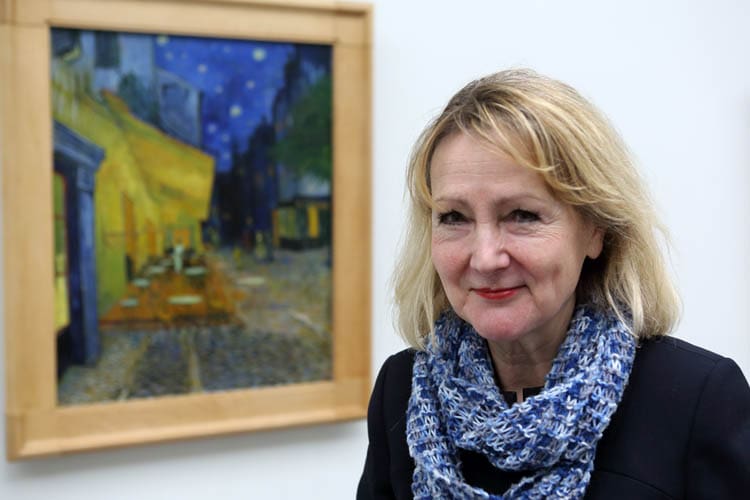 Van Gogh's 'Terrace of a Café at Night' and Angeline the guide in the Kröller-Müller Museum. 