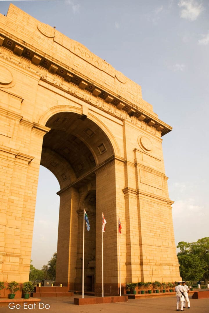 India Gate, one of the points of interest to visit during a heritage walk in Delhi.