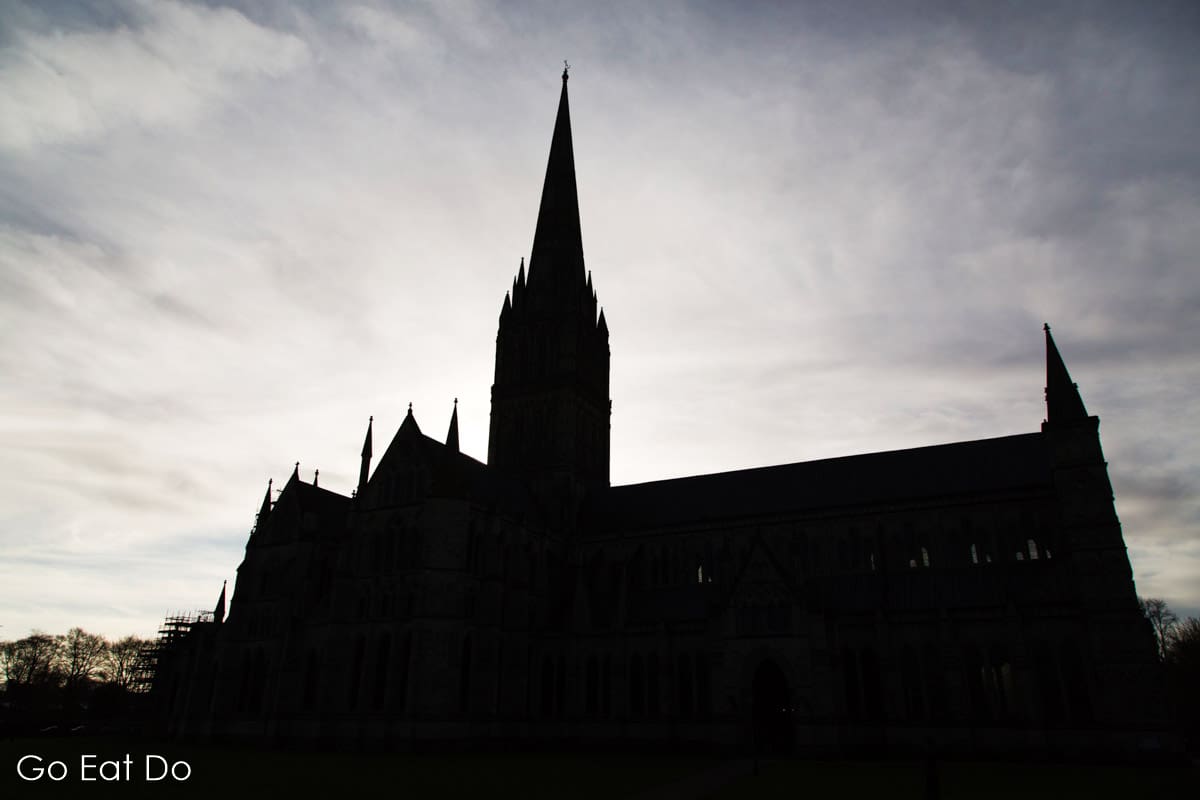 Semi- silhouetted form of Salisbury Cathedral, where a 1215 Magna Carta manuscript is displayed.