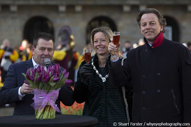 Arjan Smit (left), Kajsa Ollongren (centre) and Bert Koenders (right) toast the Spinoza tulip.