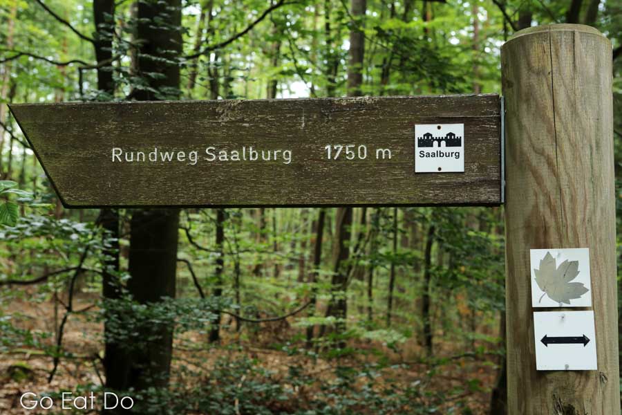 Sign for 'Rundweg Saalburg, the circular walking trail near Saalburg Roman Fort near Bad Homburg, Hesse, Germany