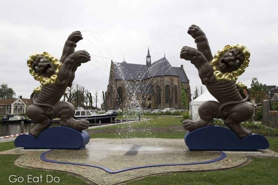 The fountain De Woeste Leeuwen van Workum (The Savage Lions of Workum) by British artist Cornelia Parker at Workum