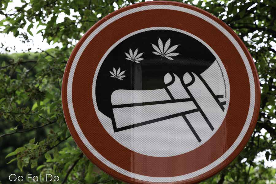 A sign forbidding people to smoke marijuana
