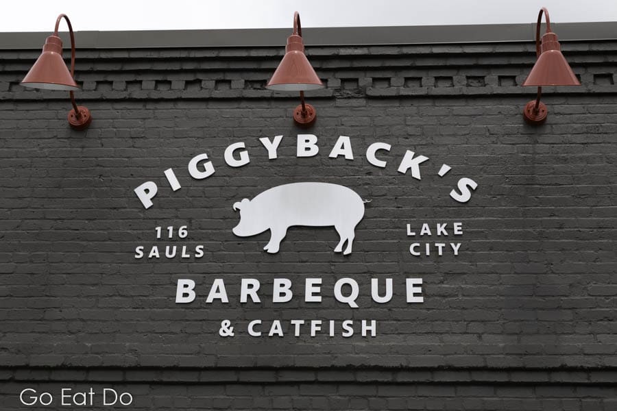 Sign for Piggyback's Barbeque and Catfish, a restaurant in Lake City, South Carolina