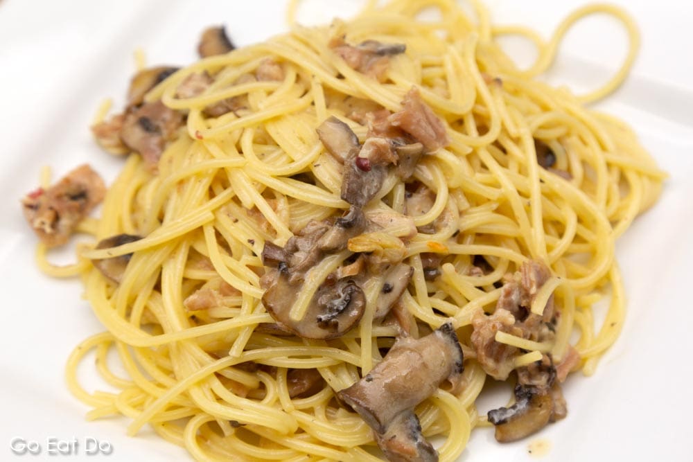 Spaghetti Carbonara made with Parma Ham (Prosciutto di Parma) and mushrooms