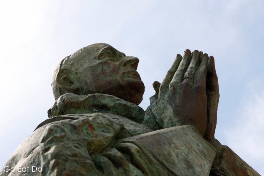 Statue in Fatima, Portugal, depicting Pope Paul VI praying.