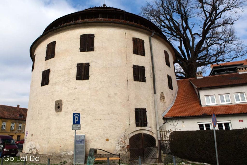 The Judgement Tower (Sodni stolp) in the Lent district was constructed in 1310 and has served as an inn and a city gate.