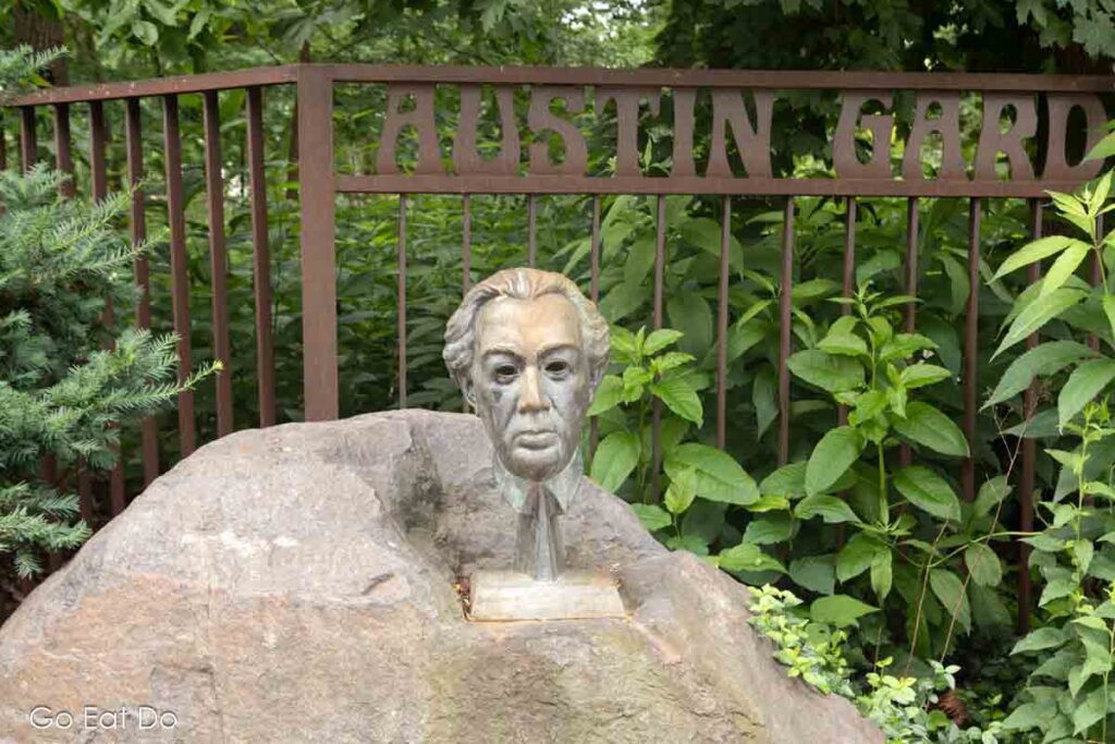 Frank Lloyd Wright memorial by Austin Garden in Oak Park
